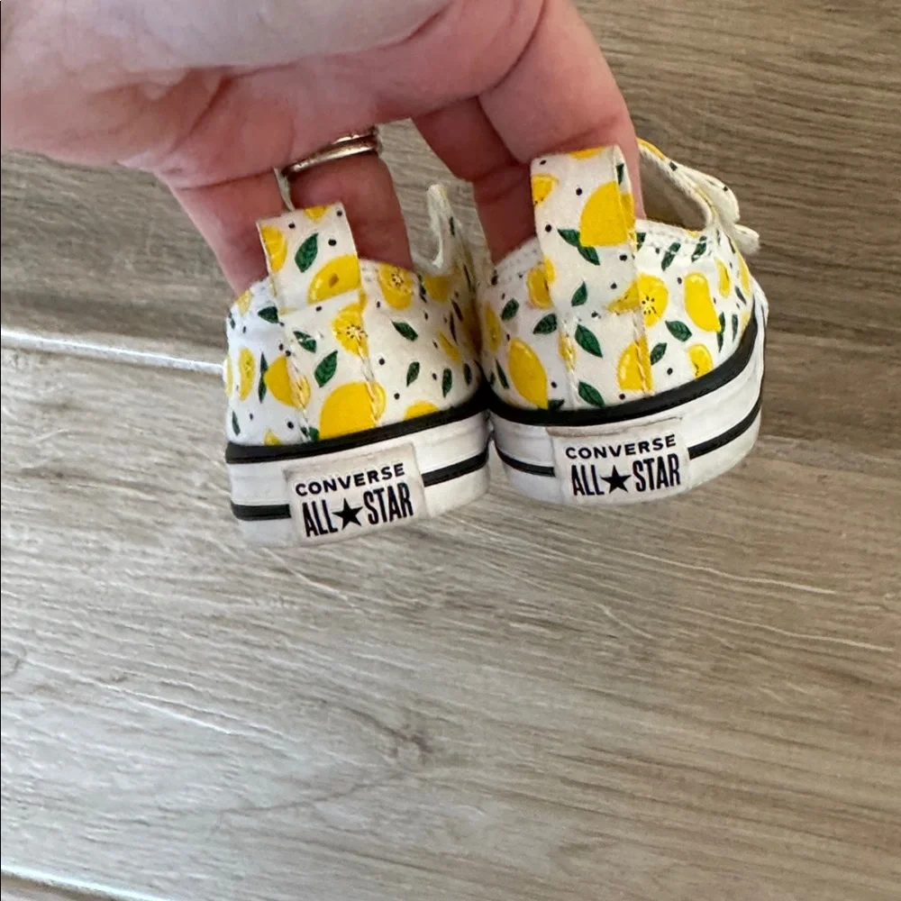 Converse kids lemon